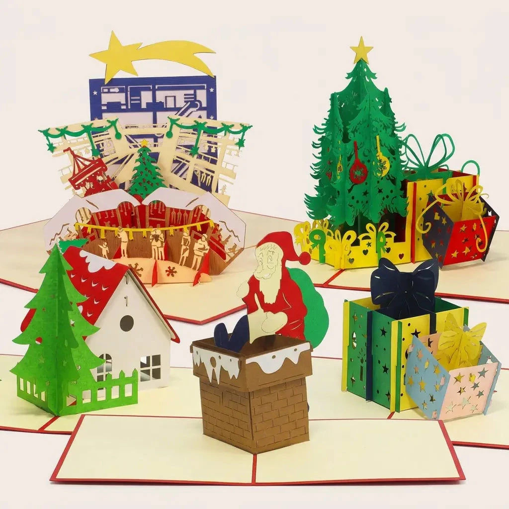 Fünf geöffnete LINPopUp Pop-Up-Weihnachtskarten im Set Weihnachtsabend: Weihnachtsmarkt, Weihnachtshaus, Weihnachtsmann im Schornstein, Geschenke und Weihnachtsbaum mit Geschenken