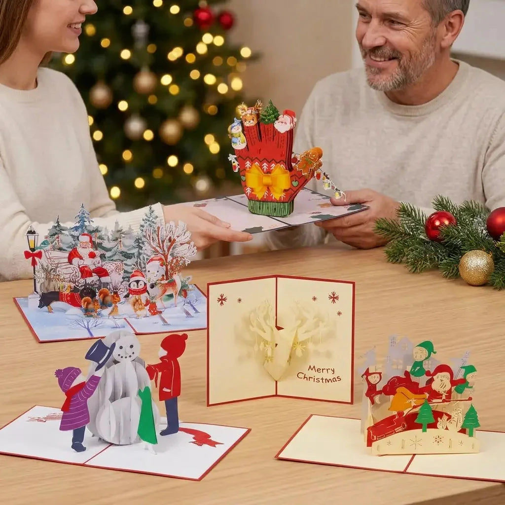 Eine Tochter verschenkt die Handschuhkarte, während die vier weiteren Motive des Sets Fröhliche Weihnachtszeit auf dem Tisch stehen