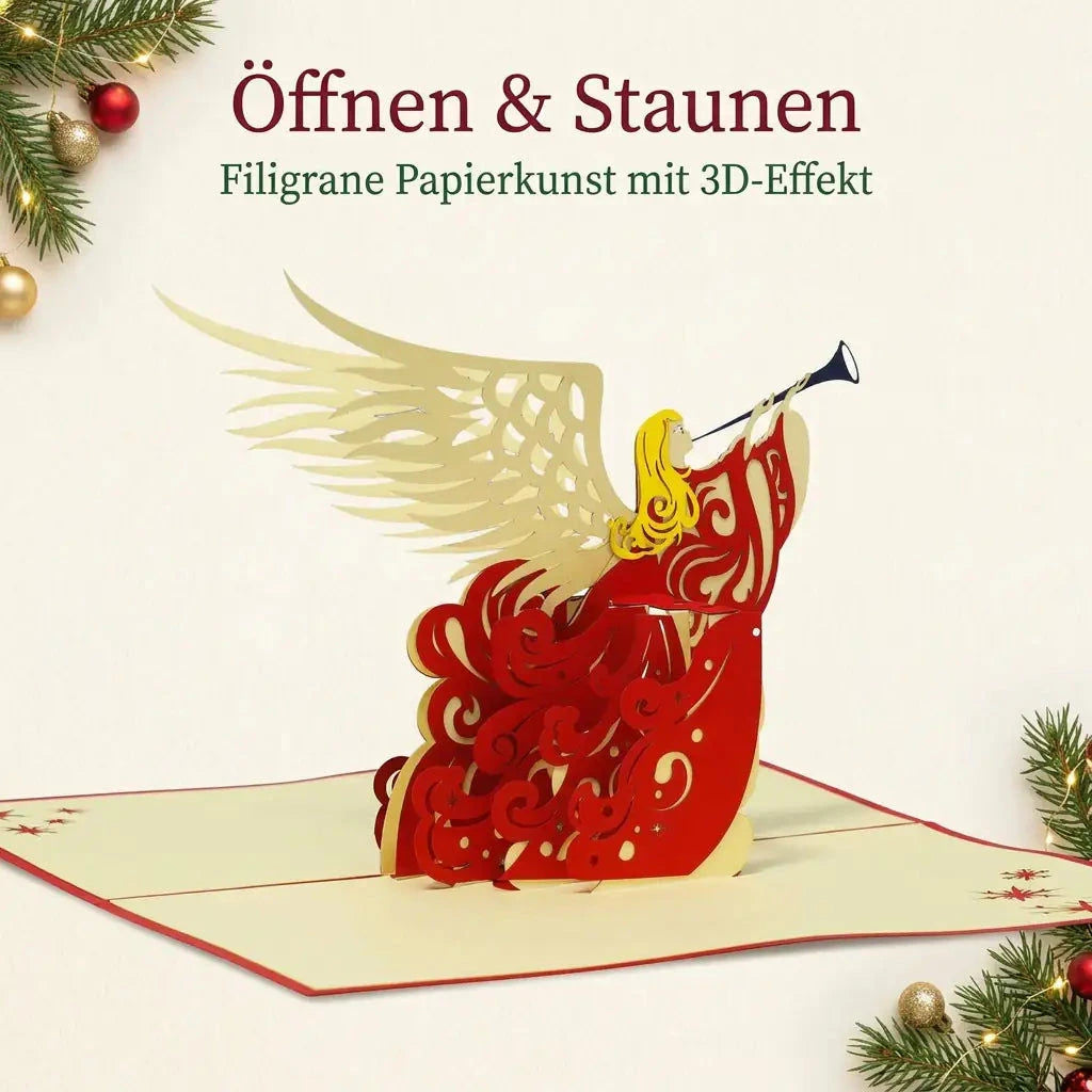 Offene Weihnachtsengel-Pop-Up-Karte mit cremefarbenen Flügeln, rotem Gewand und dunkler Trompete vor festlichem Hintergrund